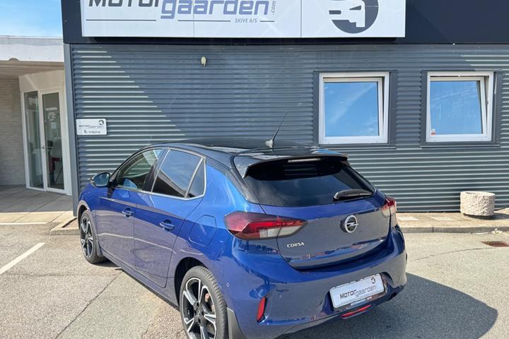 Blå Opel Corsa fra 2020