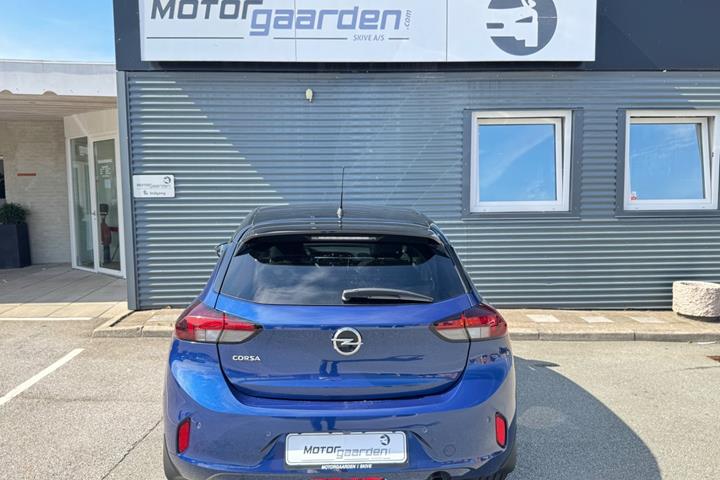 Blå Opel Corsa fra 2020