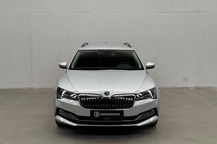 Sølv Skoda Superb fra 2022