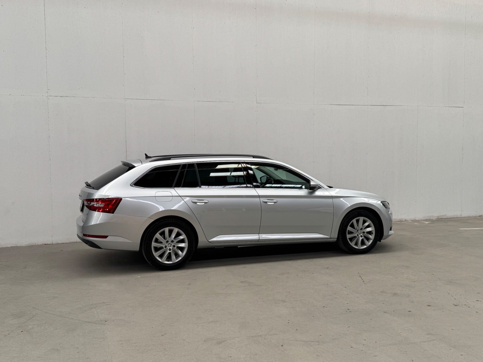 Sølv Skoda Superb fra 2022