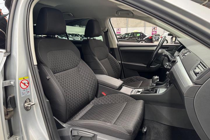 Sølv Skoda Superb fra 2022