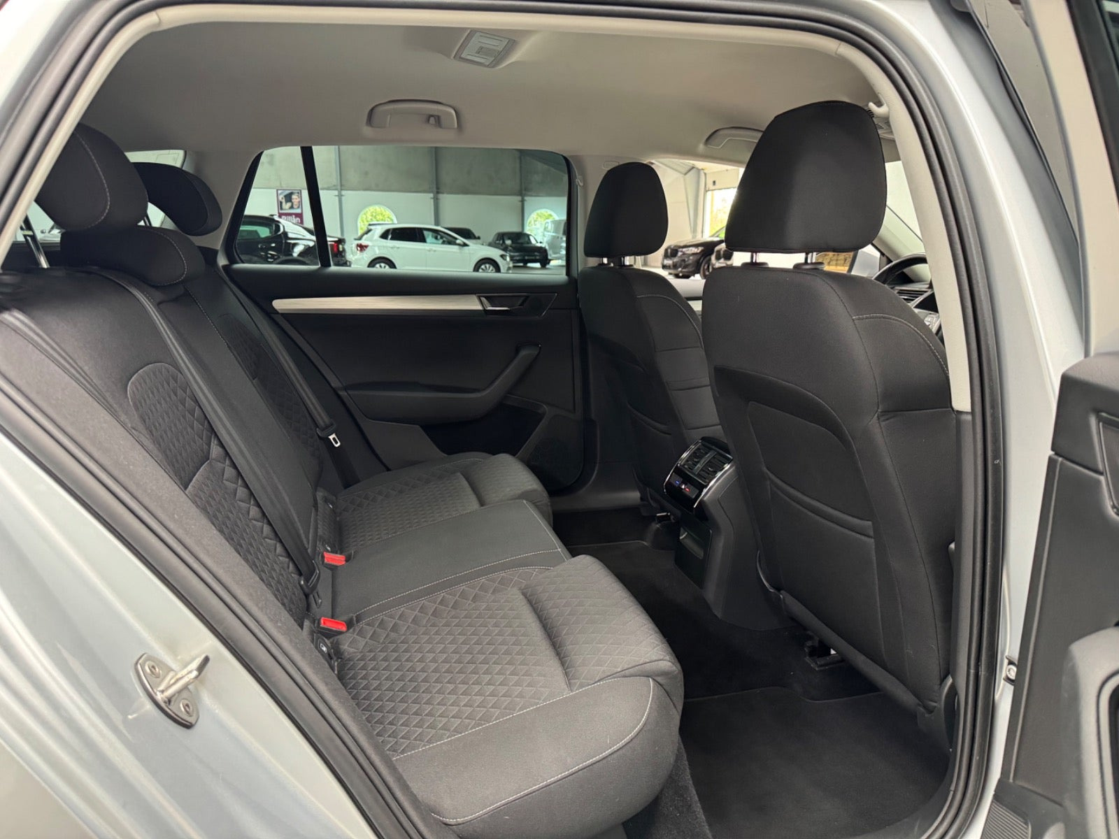 Sølv Skoda Superb fra 2022