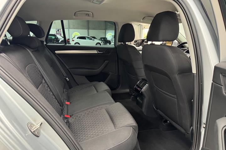 Sølv Skoda Superb fra 2022