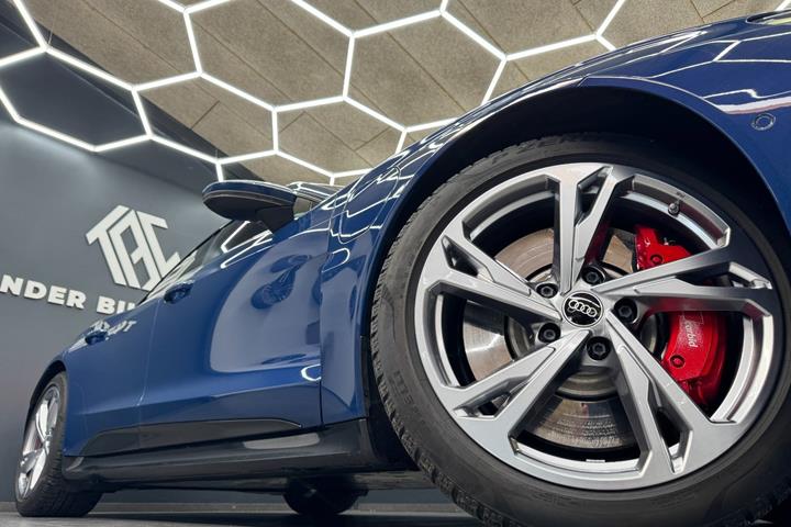 Blå Audi e-tron GT fra 2023
