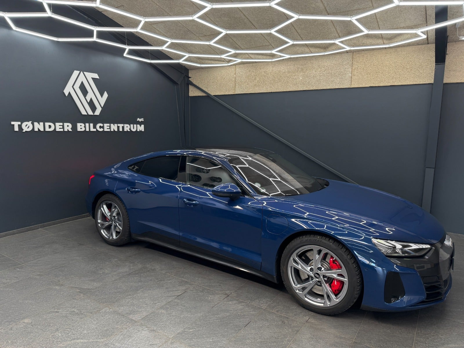 Blå Audi e-tron GT fra 2023