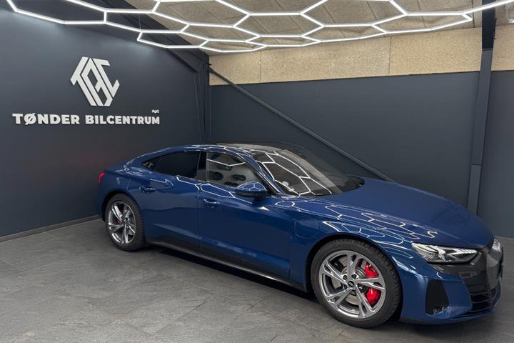 Blå Audi e-tron GT fra 2023