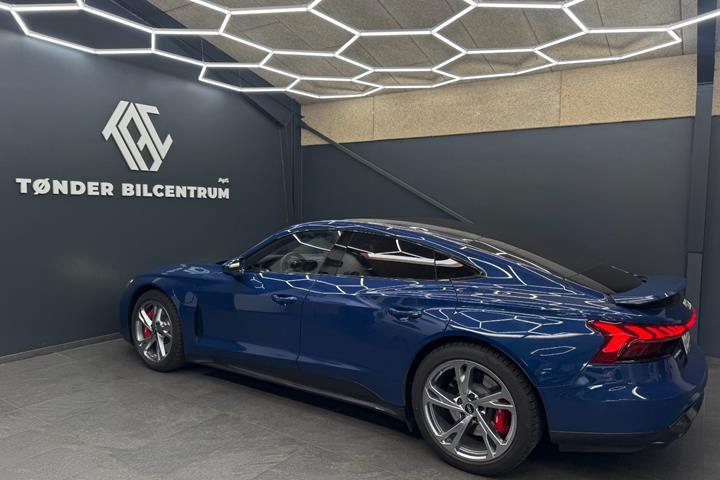 Blå Audi e-tron GT fra 2023