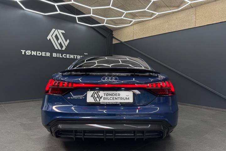 Blå Audi e-tron GT fra 2023