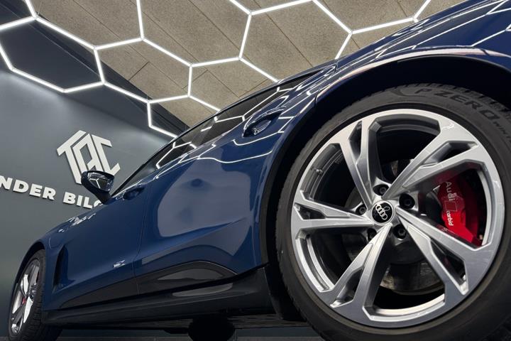 Blå Audi e-tron GT fra 2023