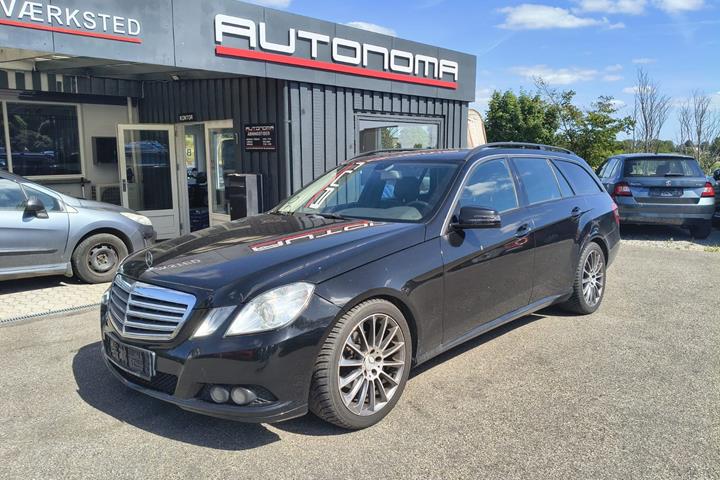 Sort Mercedes E200 fra 2010