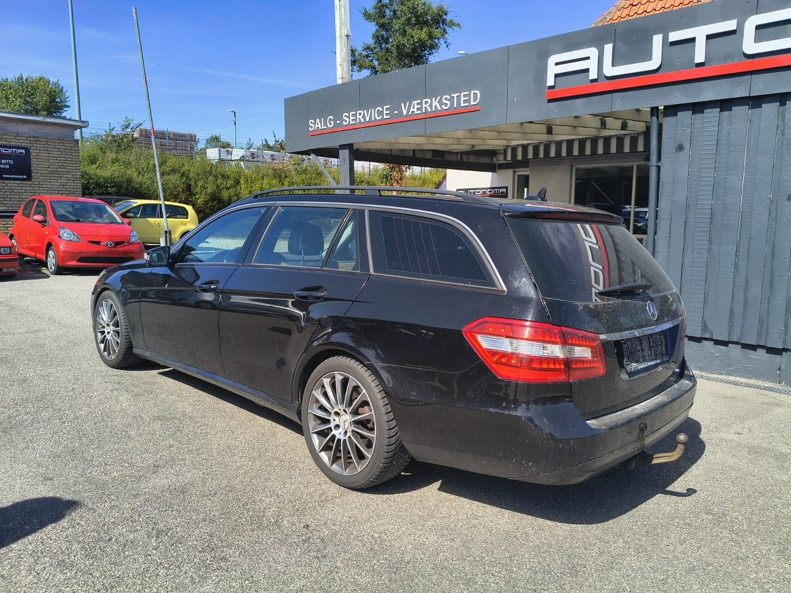Sort Mercedes E200 fra 2010