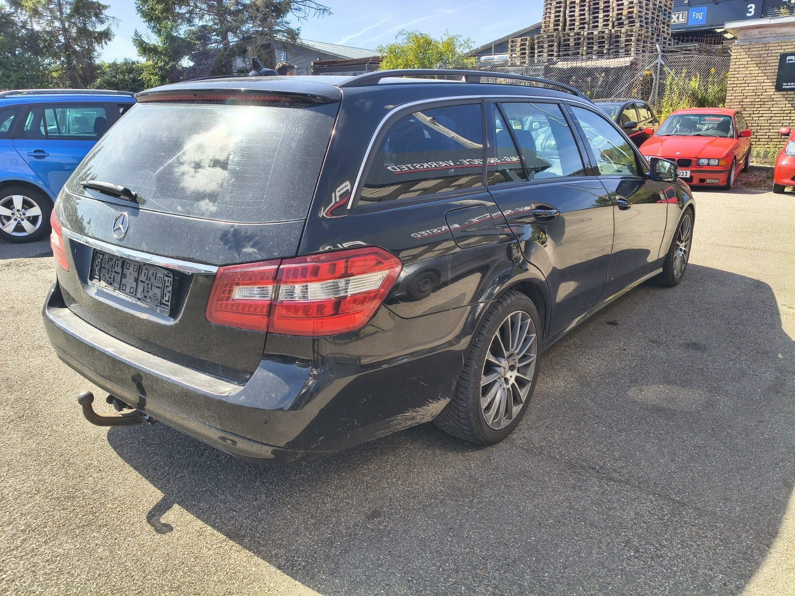 Sort Mercedes E200 fra 2010