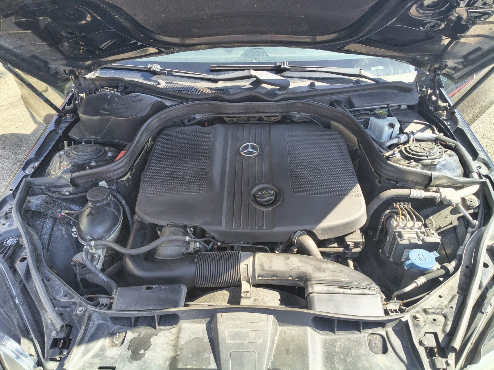 Sort Mercedes E200 fra 2010