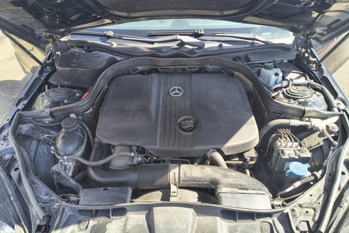 Sort Mercedes E200 fra 2010