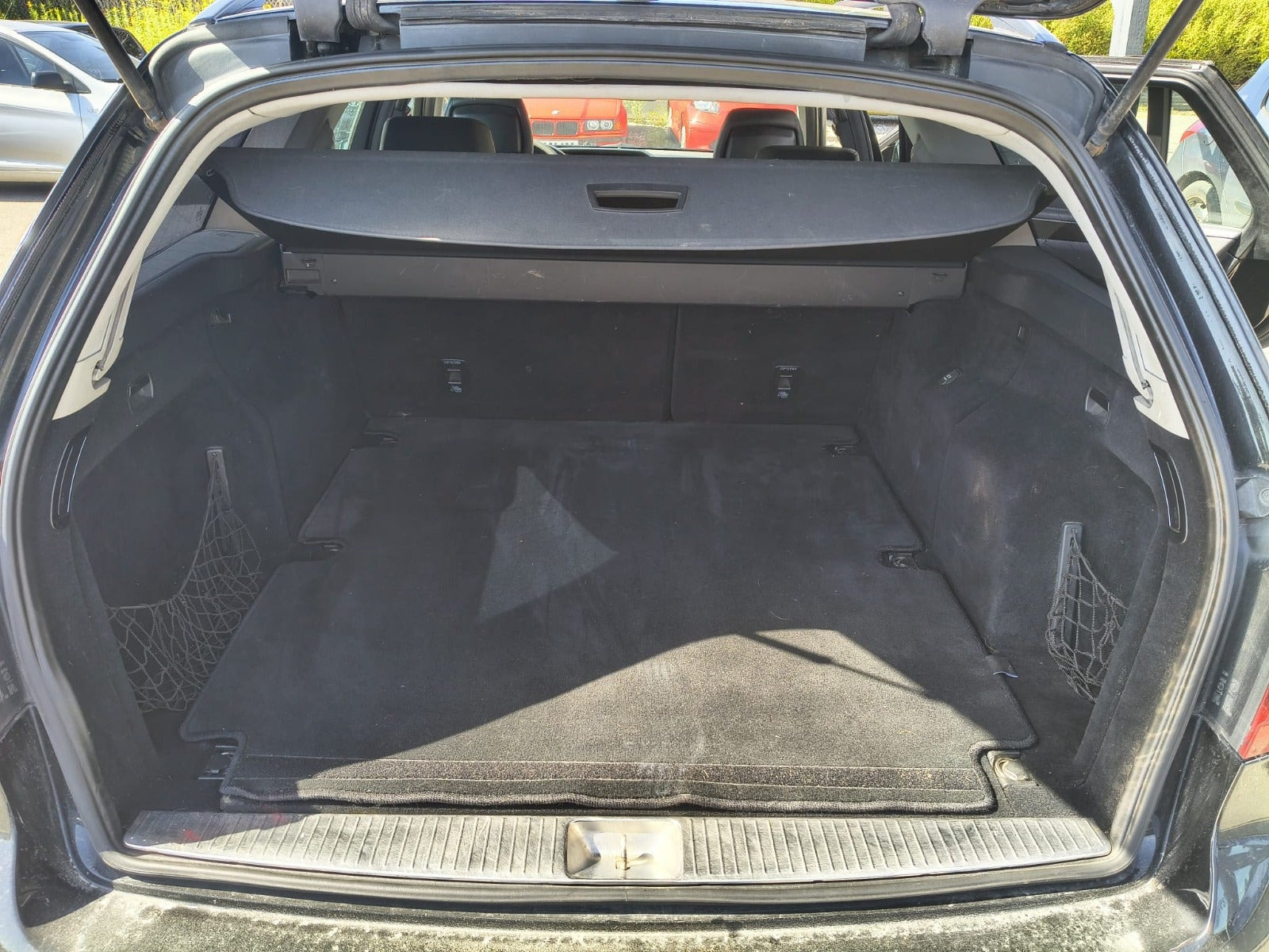 Sort Mercedes E200 fra 2010