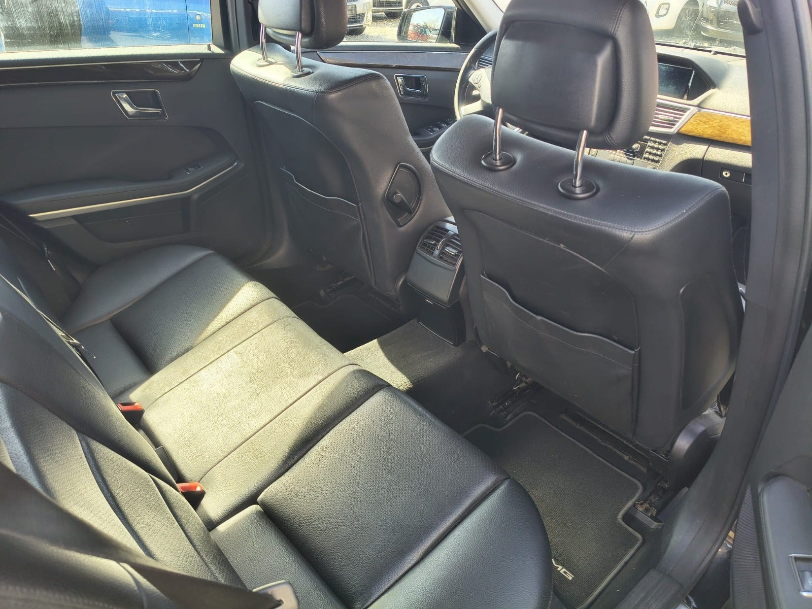 Sort Mercedes E200 fra 2010