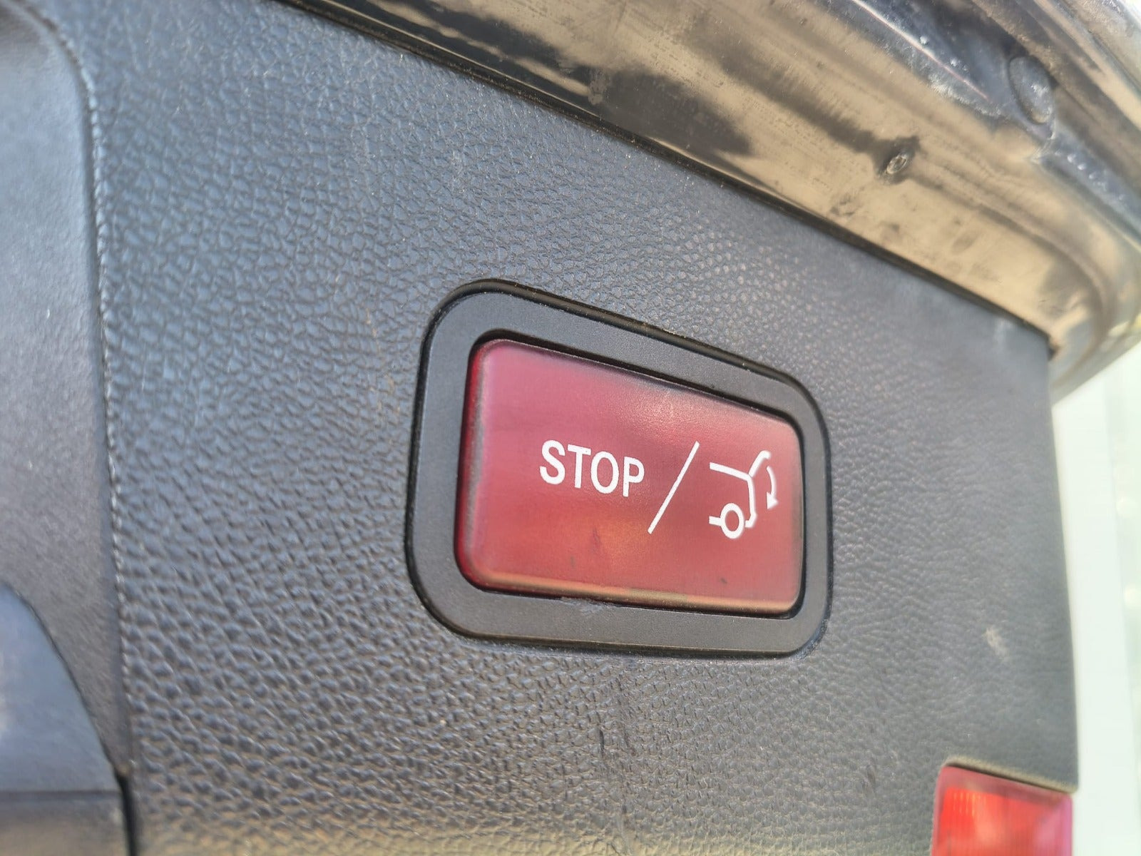 Sort Mercedes E200 fra 2010