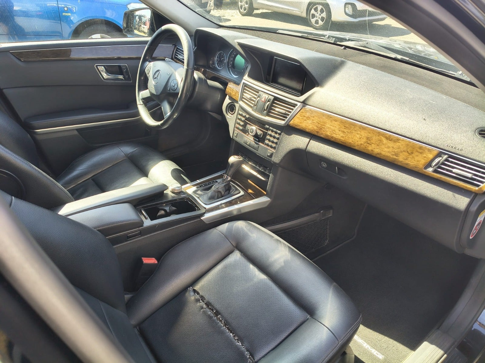 Sort Mercedes E200 fra 2010