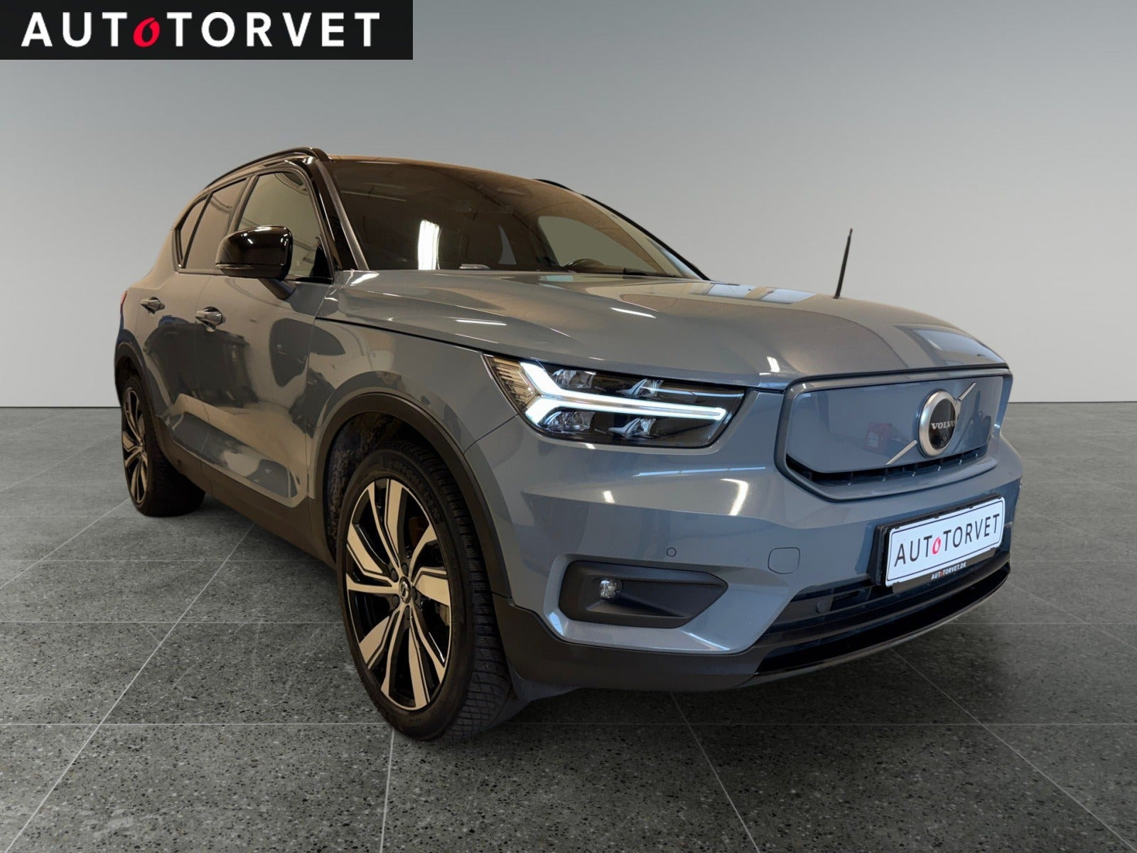Blå Volvo XC40 fra 2021