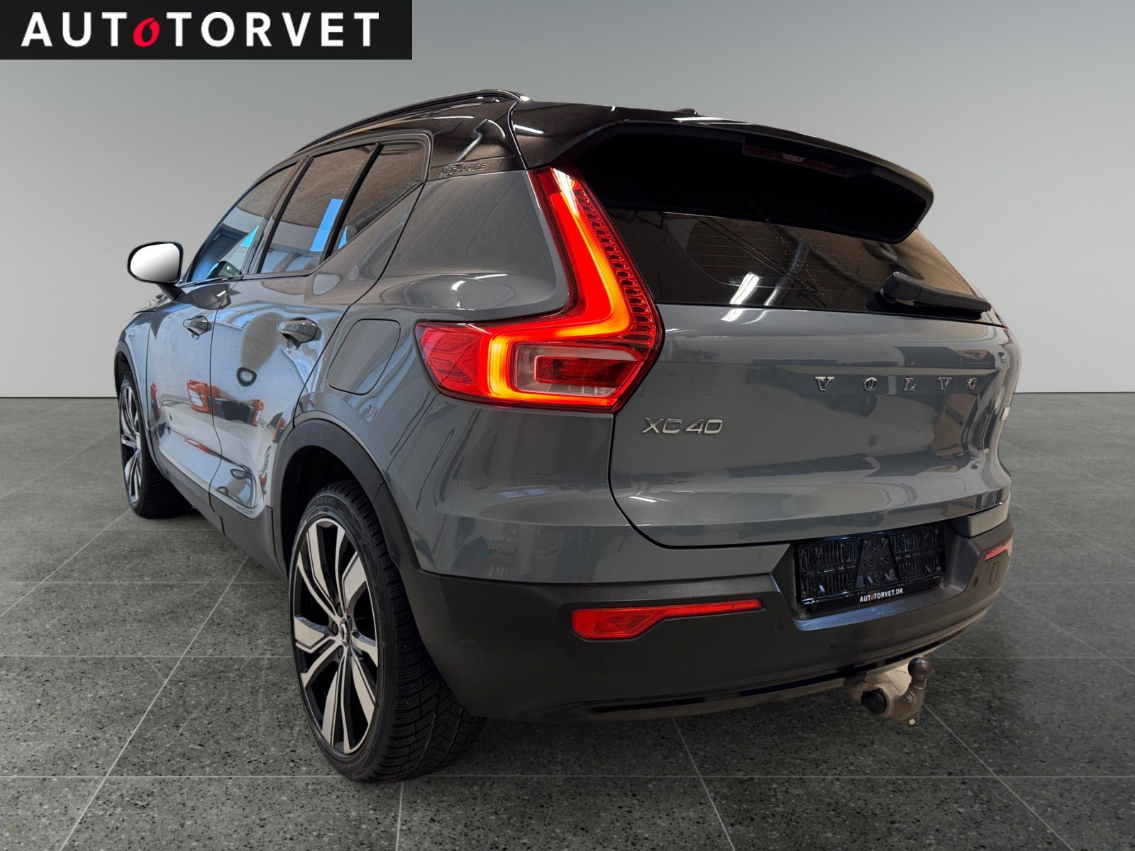 Blå Volvo XC40 fra 2021