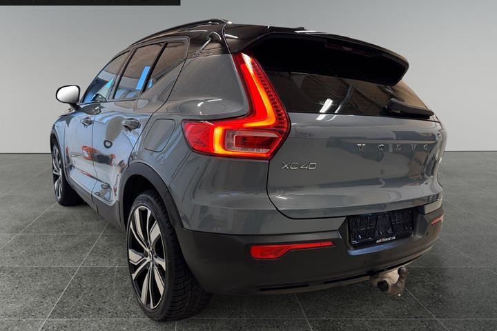 Blå Volvo XC40 fra 2021