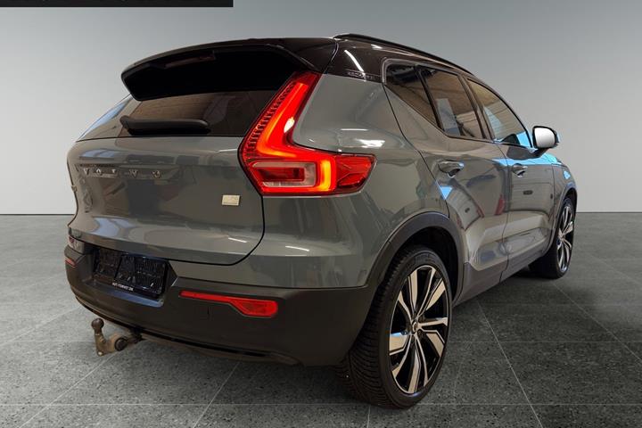 Blå Volvo XC40 fra 2021