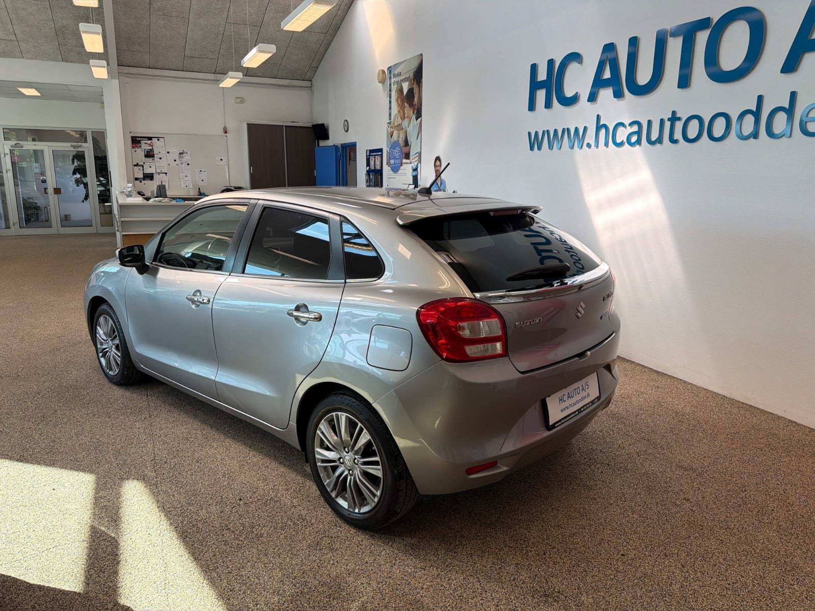 Grå Suzuki Baleno fra 2018