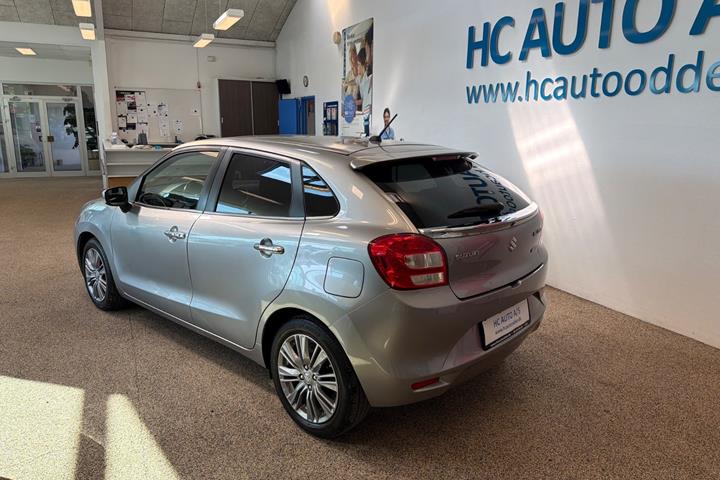 Grå Suzuki Baleno fra 2018