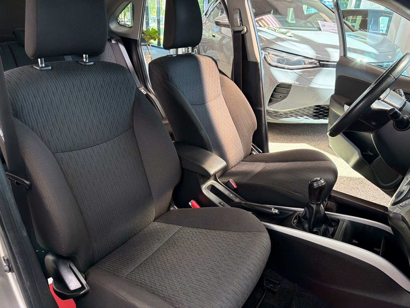Grå Suzuki Baleno fra 2018