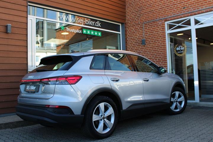Sølv Audi Q4 e-tron fra 2022