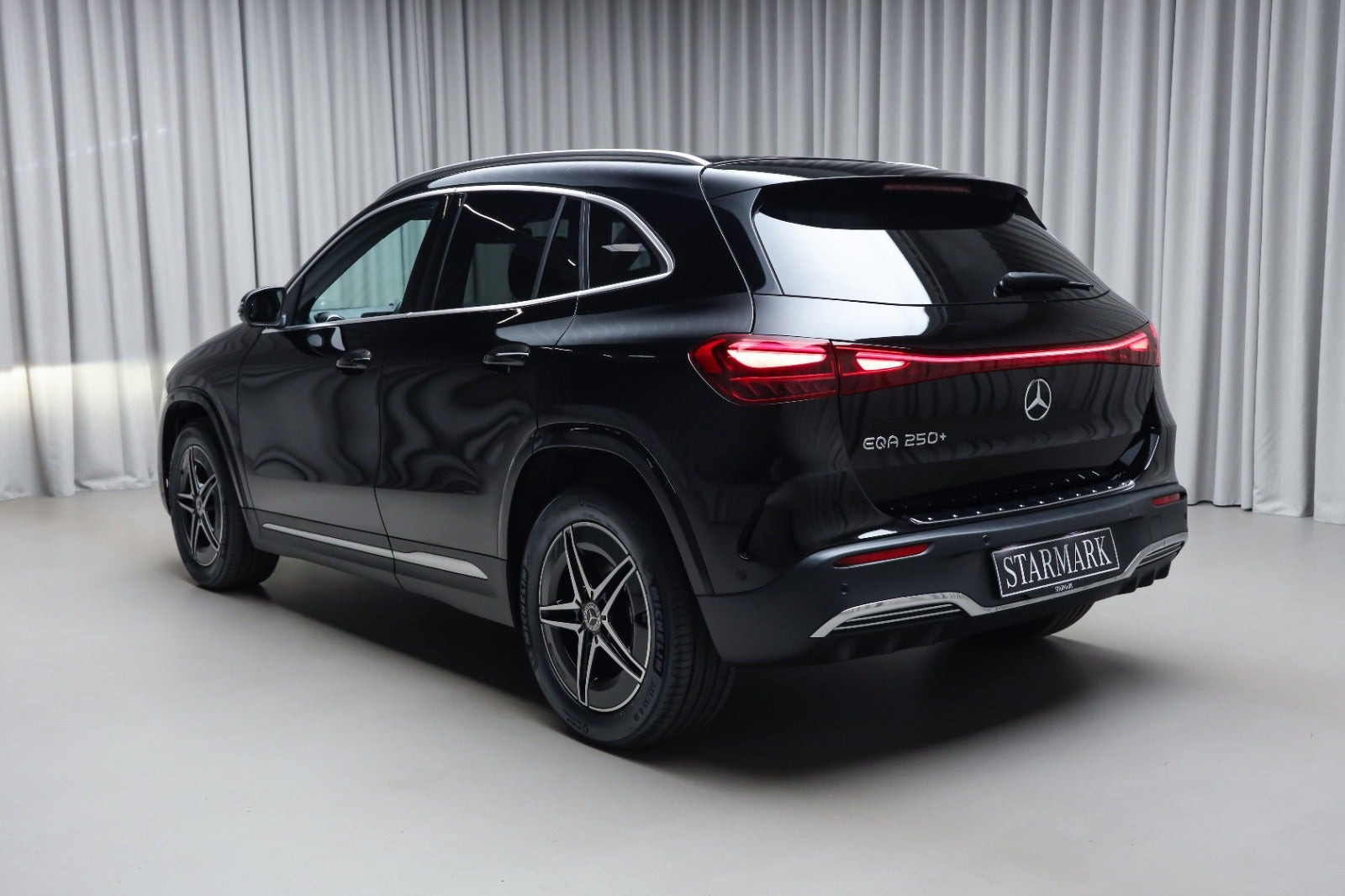 Sort Mercedes EQA250+ fra 2024