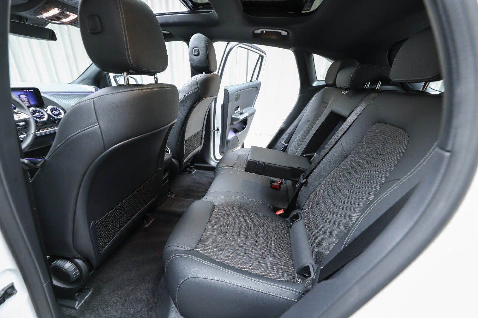 Hvid Mercedes EQA250+ fra 2026