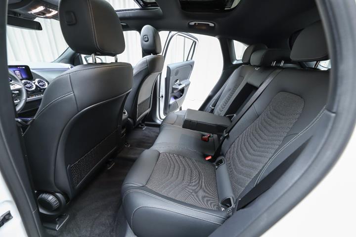 Hvid Mercedes EQA250+ fra 2026
