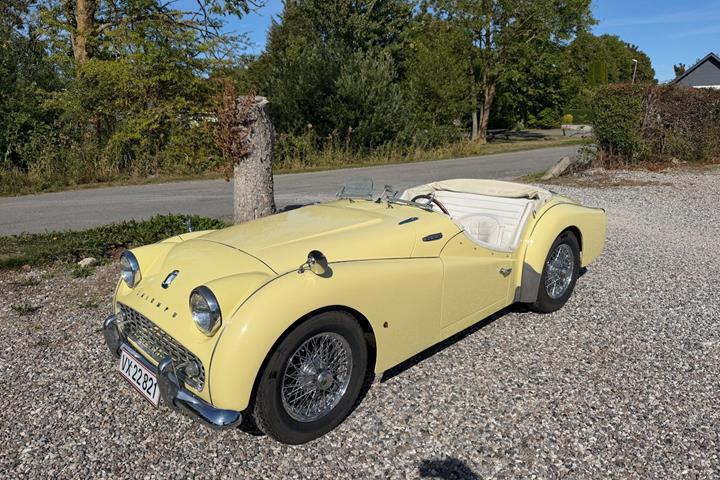 Gul Triumph TR3A fra 1960