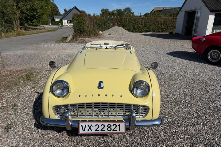 Gul Triumph TR3A fra 1960