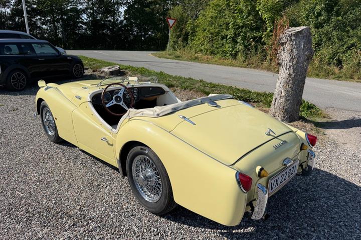 Gul Triumph TR3A fra 1960