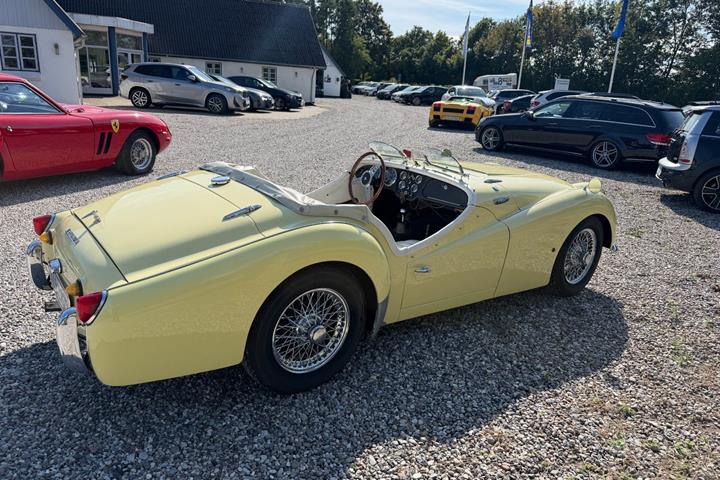 Gul Triumph TR3A fra 1960