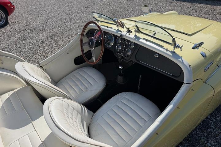 Gul Triumph TR3A fra 1960