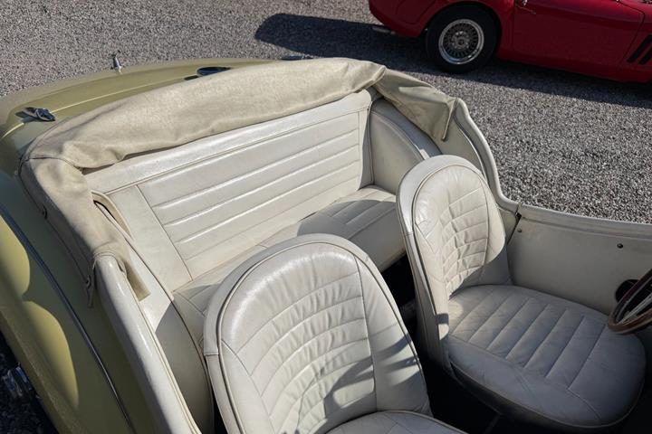 Gul Triumph TR3A fra 1960