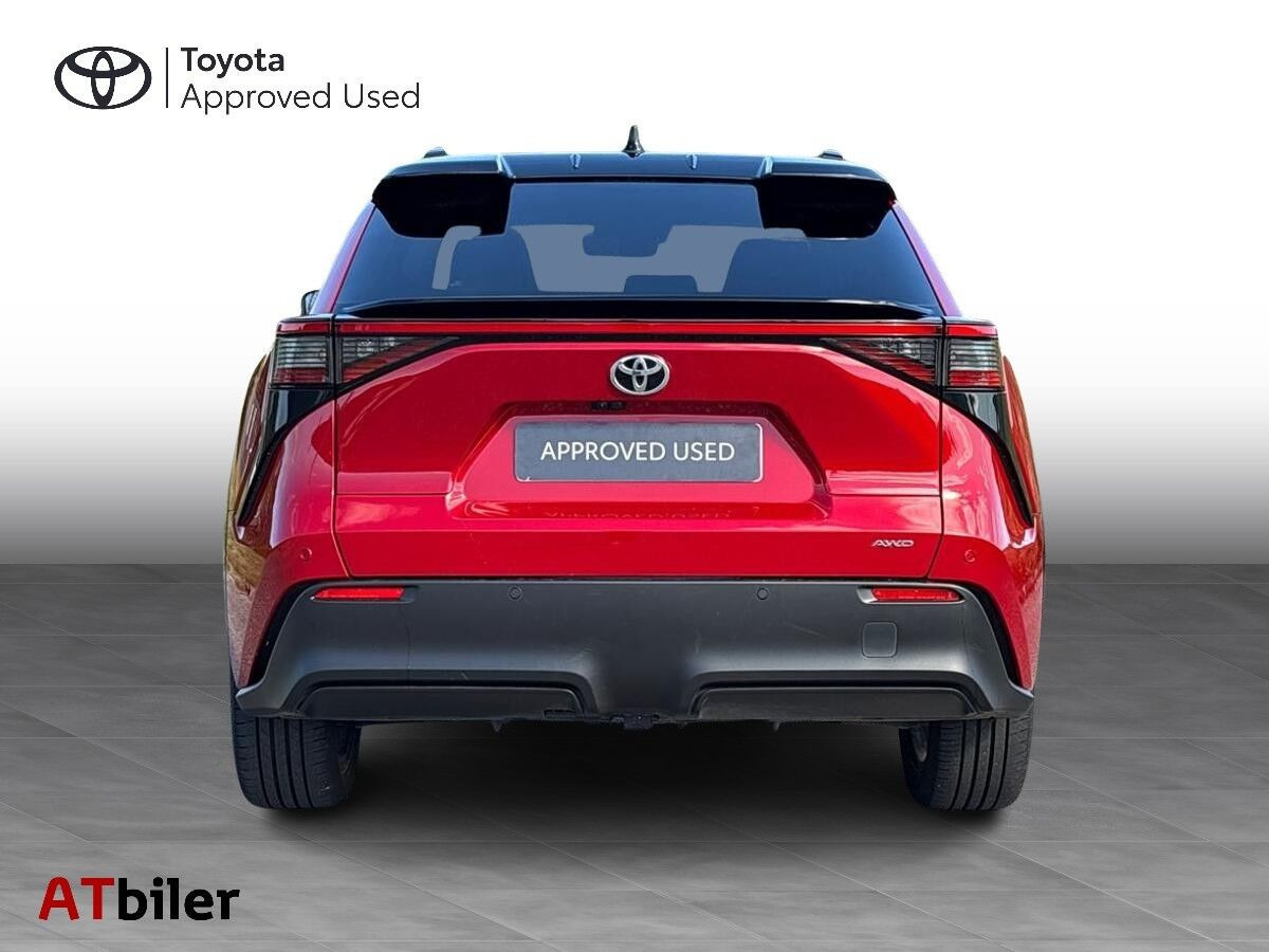 Rød Toyota BZ4X fra 2026