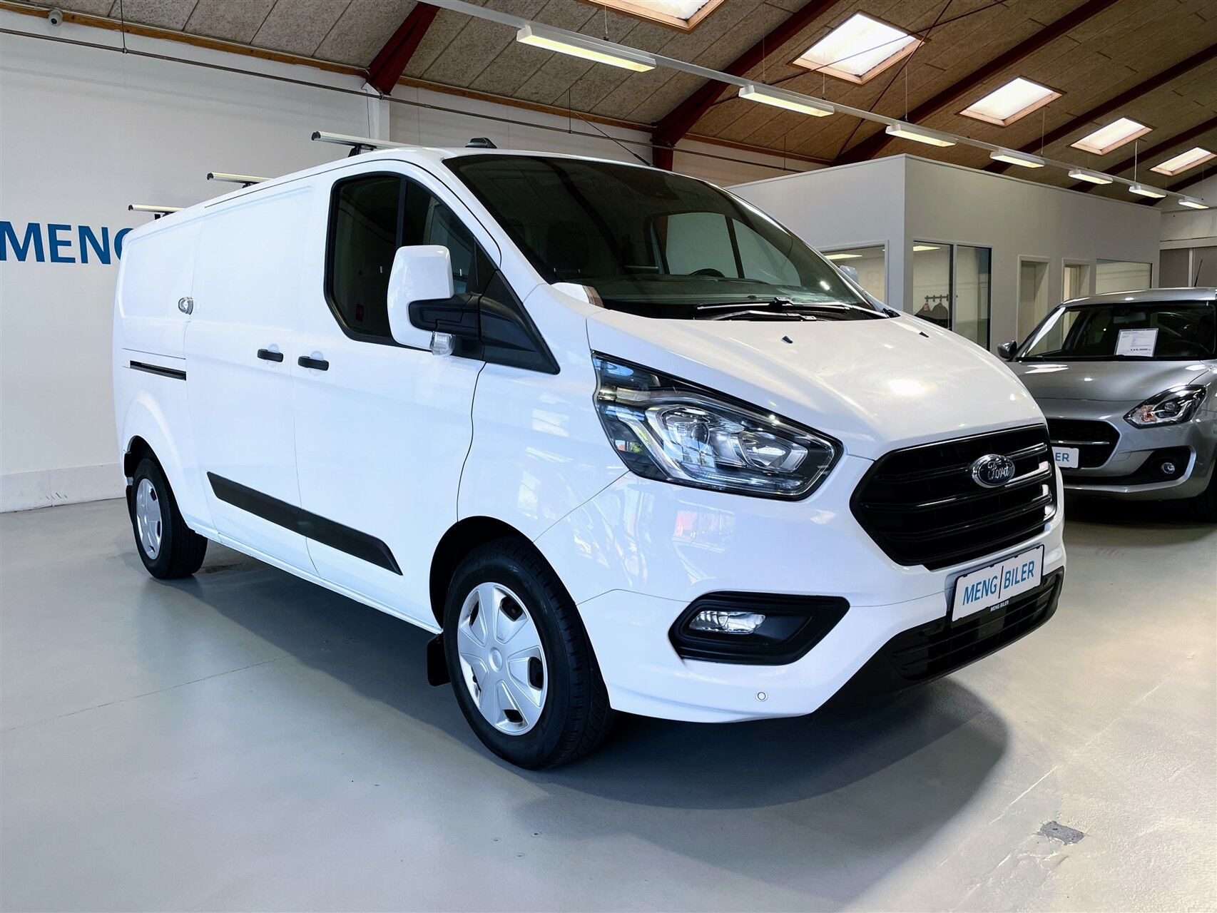 Hvid Ford Transit Custom fra 2022