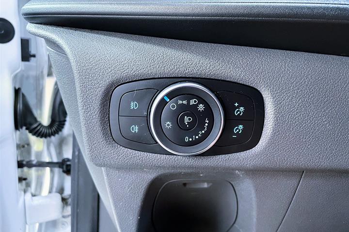 Hvid Ford Transit Custom fra 2022