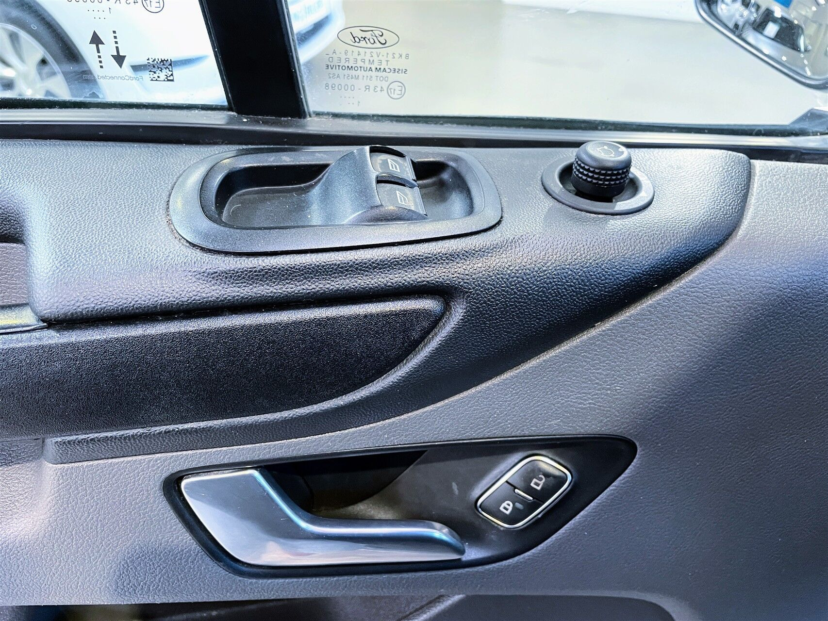 Hvid Ford Transit Custom fra 2022
