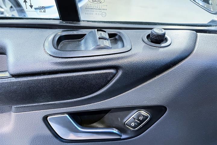 Hvid Ford Transit Custom fra 2022