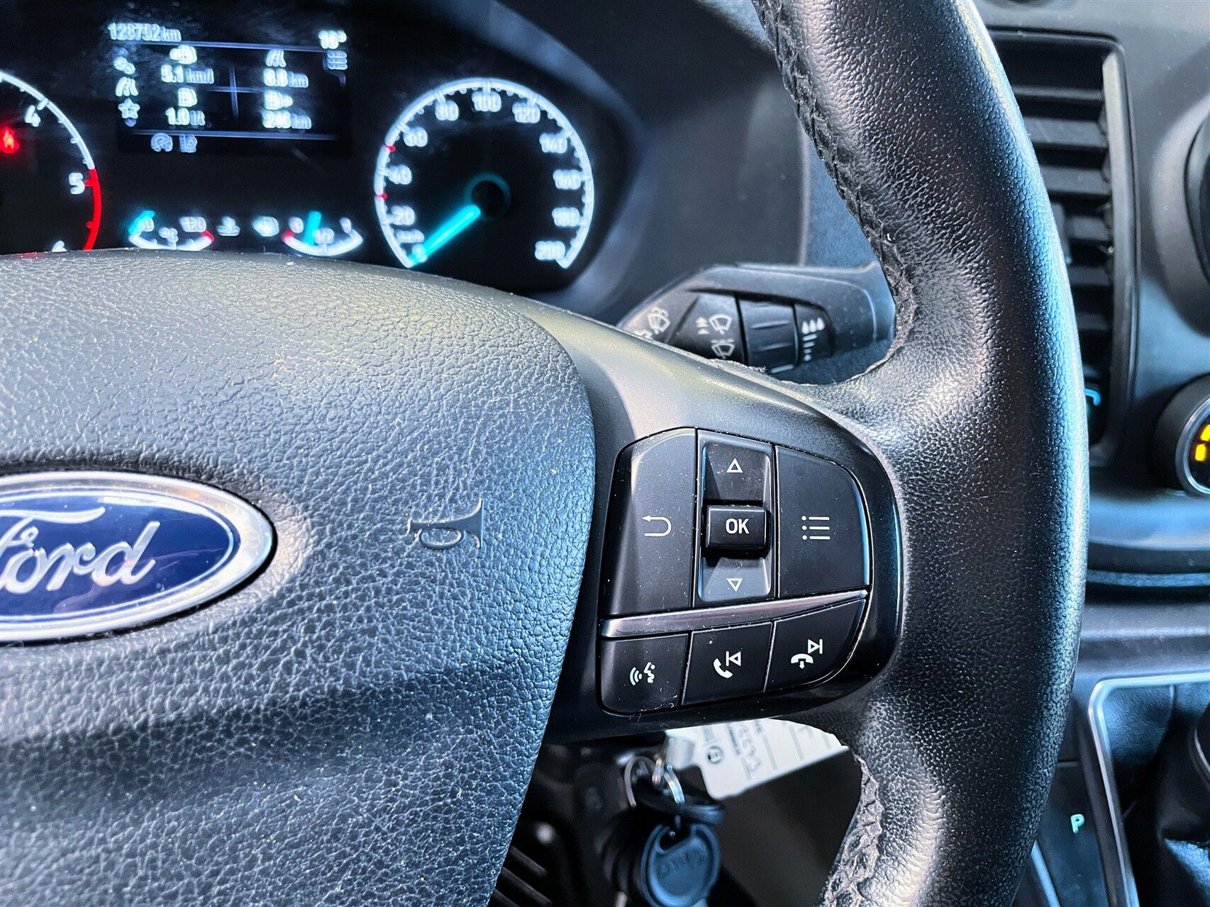 Hvid Ford Transit Custom fra 2022