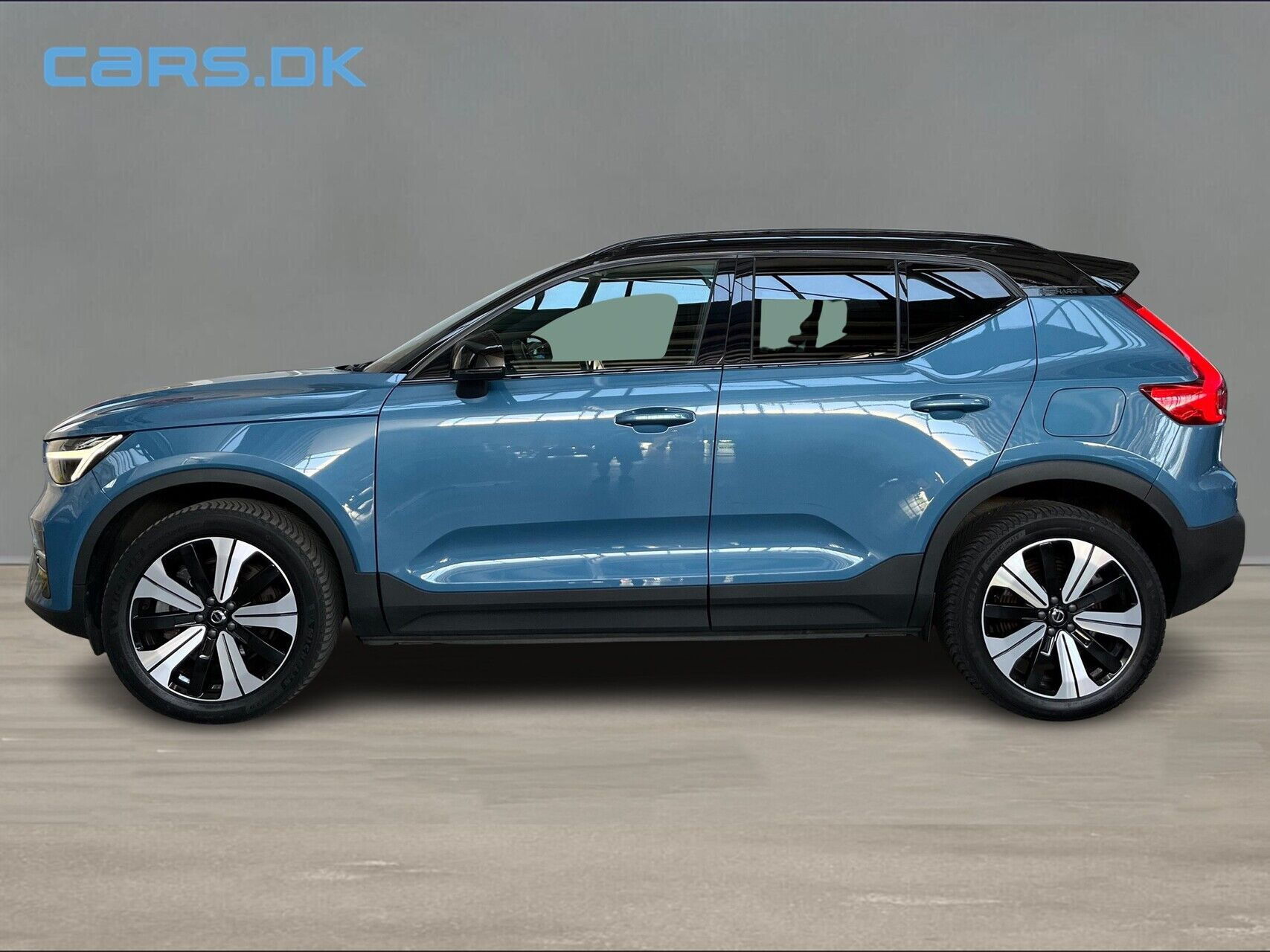 Blå Volvo XC40 fra 2022