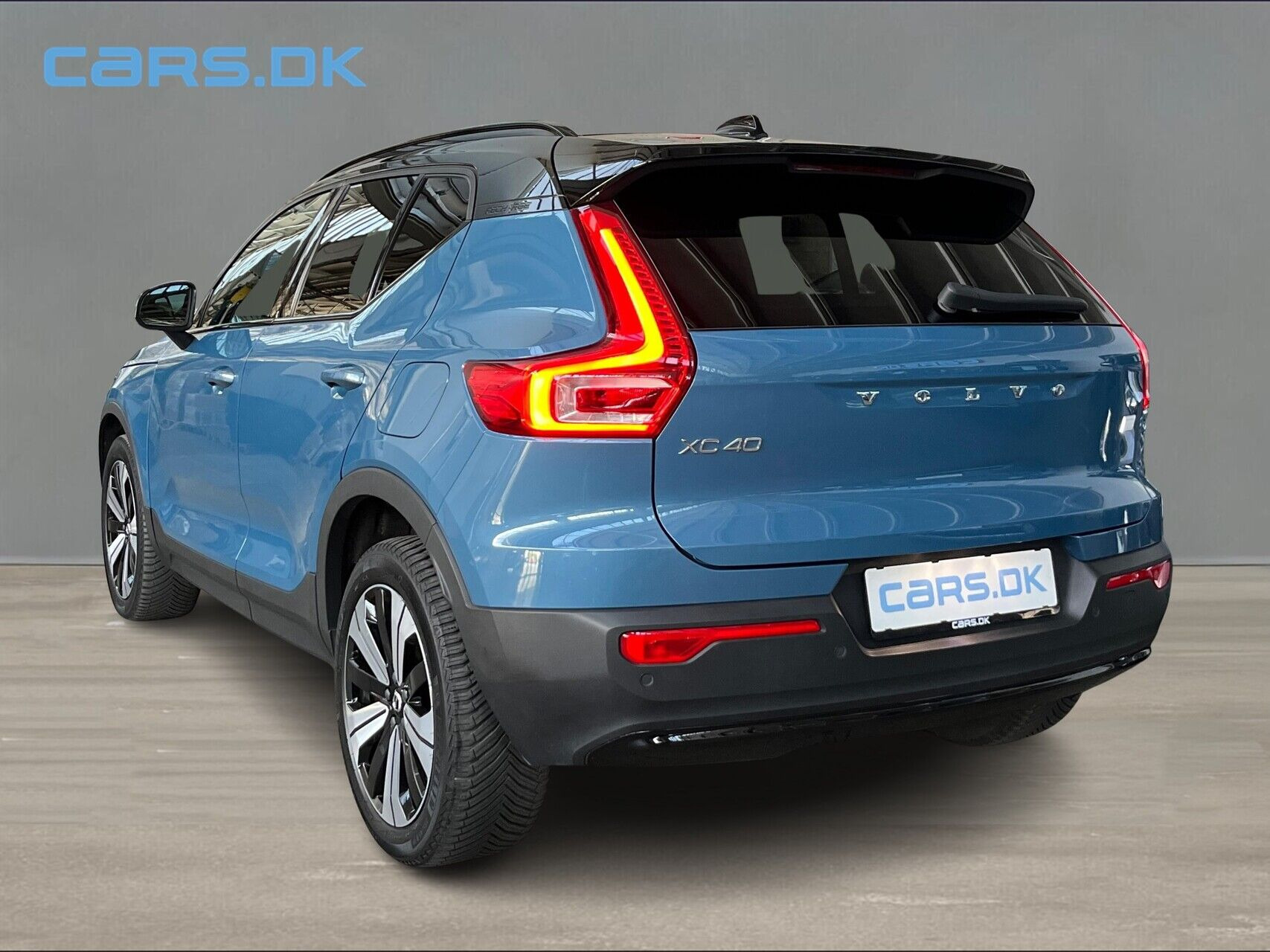 Blå Volvo XC40 fra 2022