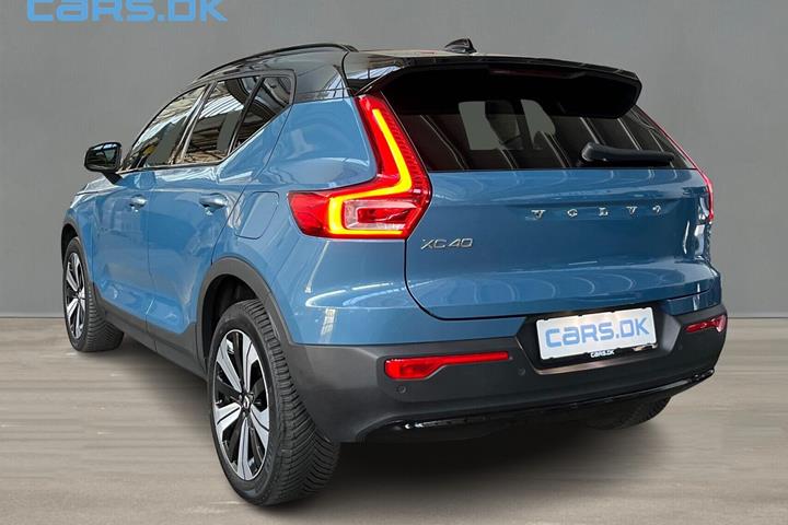 Blå Volvo XC40 fra 2022
