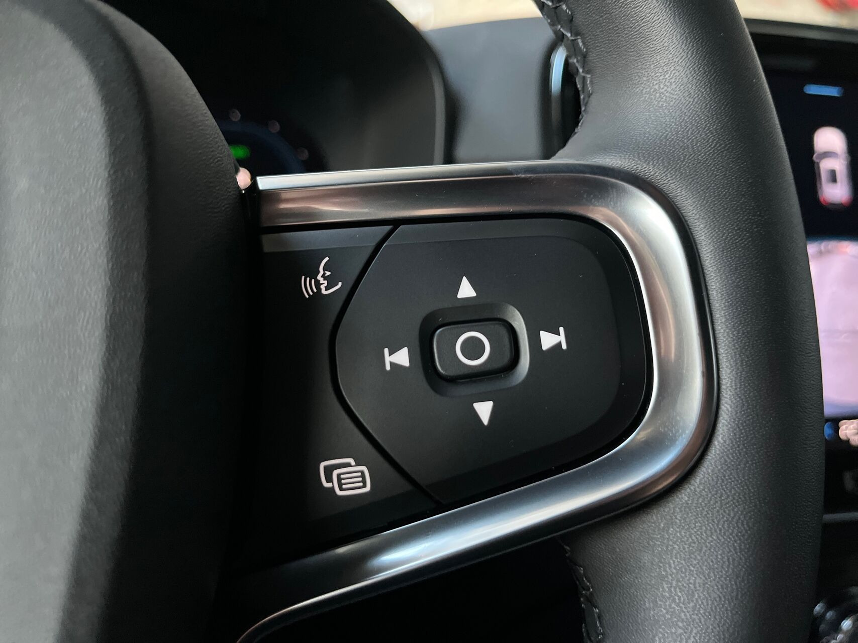 Blå Volvo XC40 fra 2022