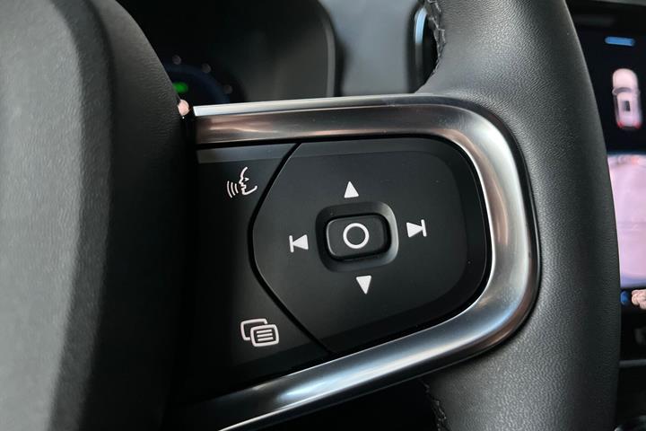 Blå Volvo XC40 fra 2022